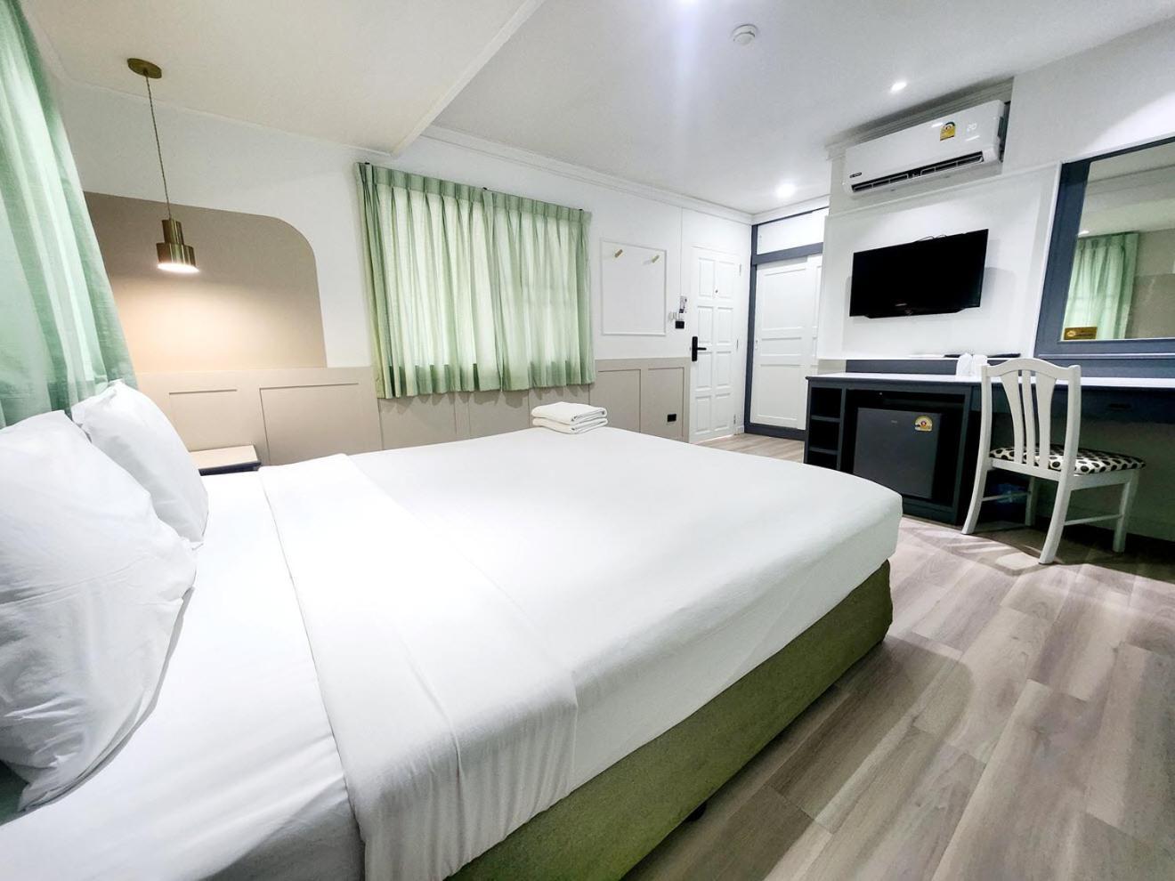 Seatel Phuket, Patong Beach Extérieur photo