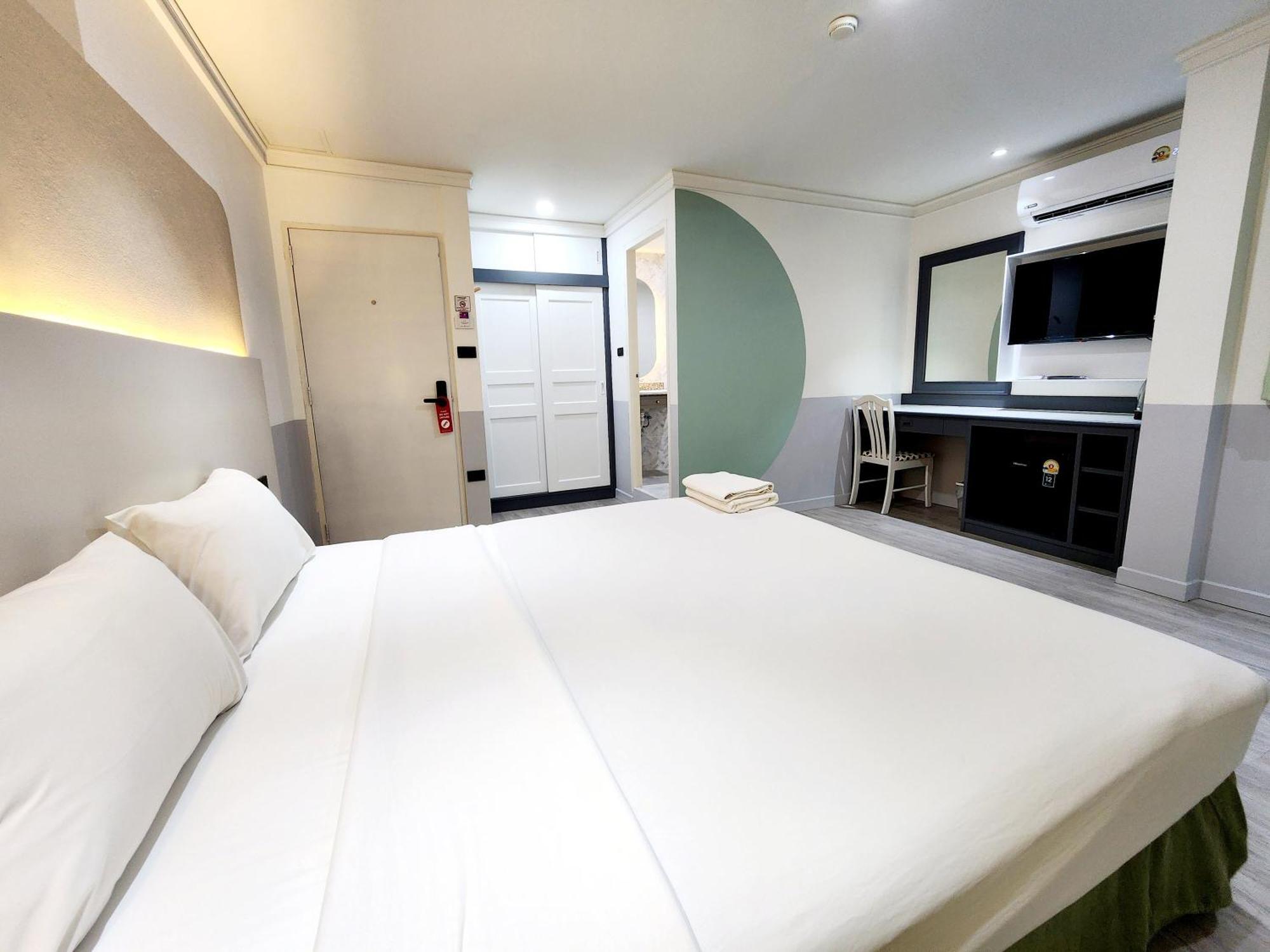 Seatel Phuket, Patong Beach Extérieur photo