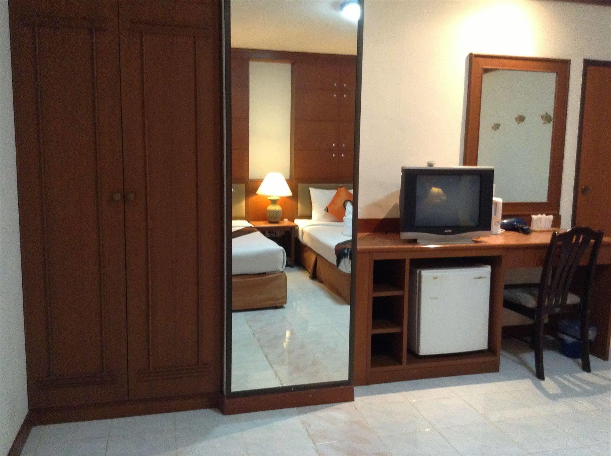 Seatel Phuket, Patong Beach Extérieur photo